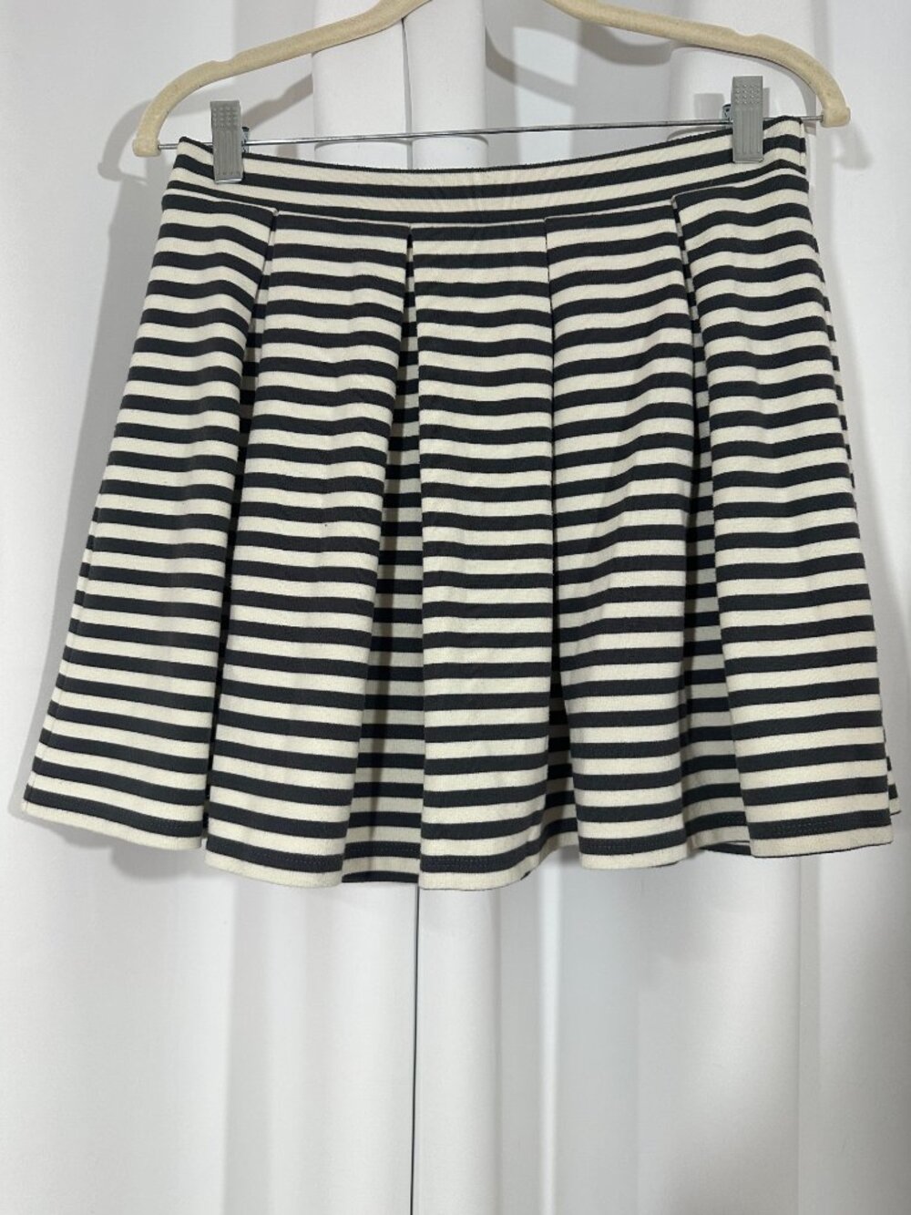 American Eagle Size M Navy White Striped Skater Mini Skirt Fit & Flare